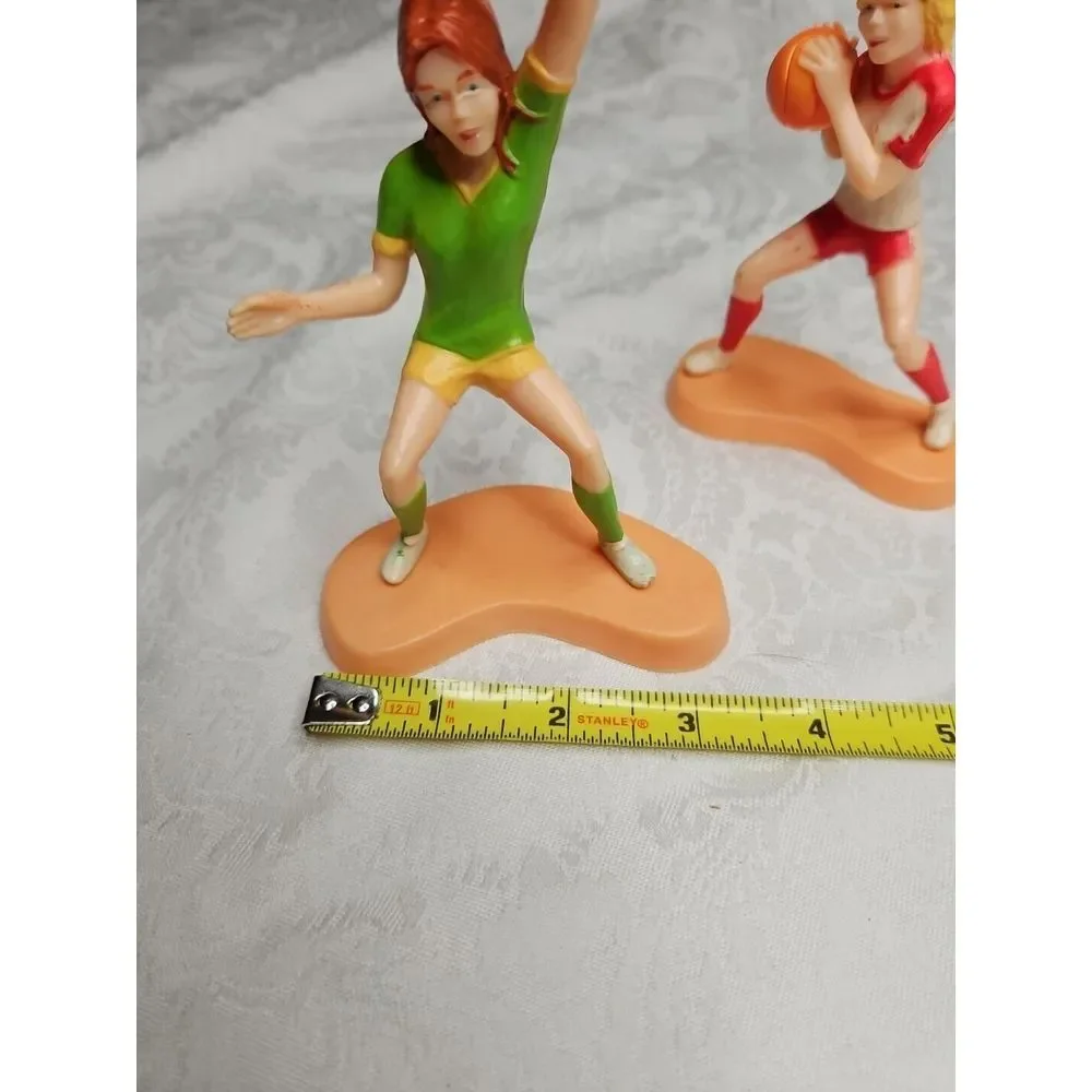 Wilton Cake Topper‎ GIRLS BASKETBALL Players 5.5